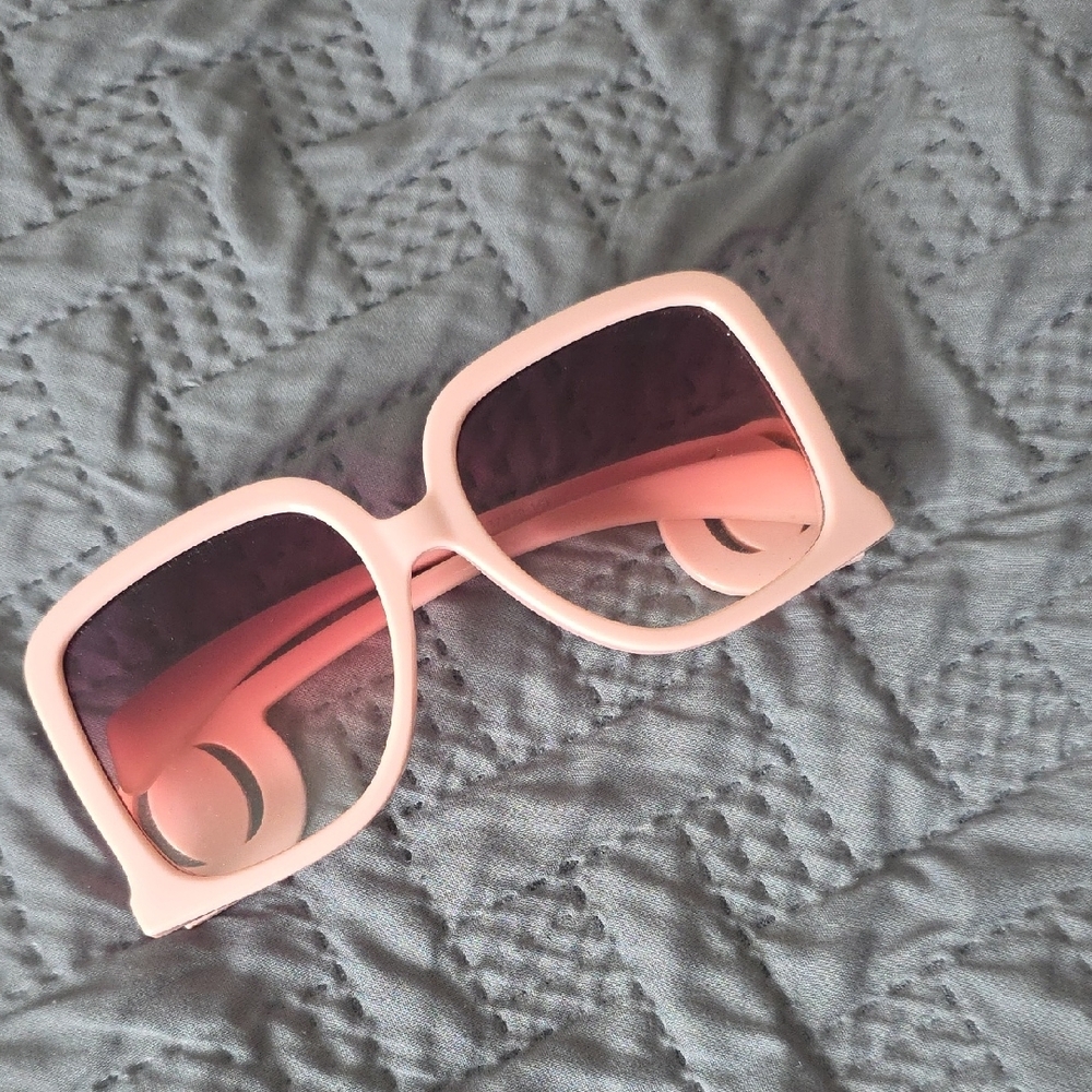 Women's Sunglasses in Soft Pink - Picture 2 of 2
